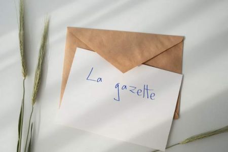 La gazette - kate-macate-unsplash (modifié)